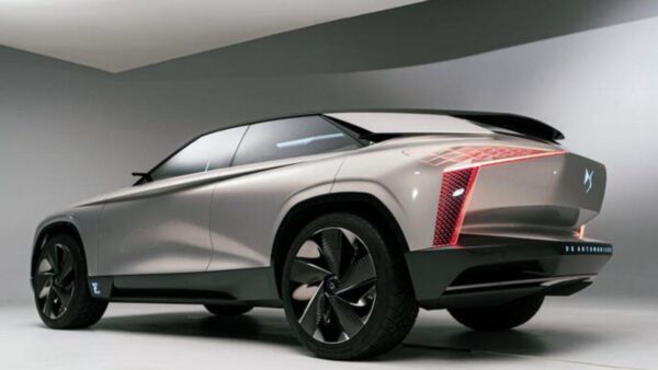 Stellantis svela in anteprima la DS8: l'elegante auto elettrica