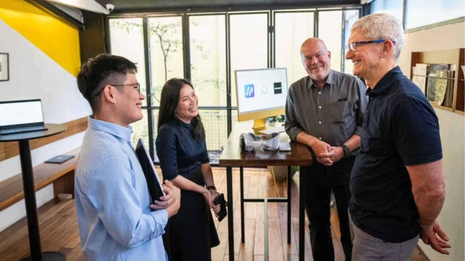 Una delle foto condivise da Cook del suo viaggio in Vietnam per conto della Apple
