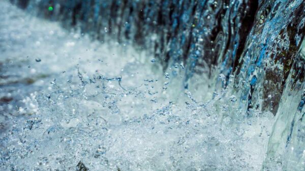 L'acqua è un bene prezioso già a rischio, l'AI è l'ennesimo problema su quel fronte