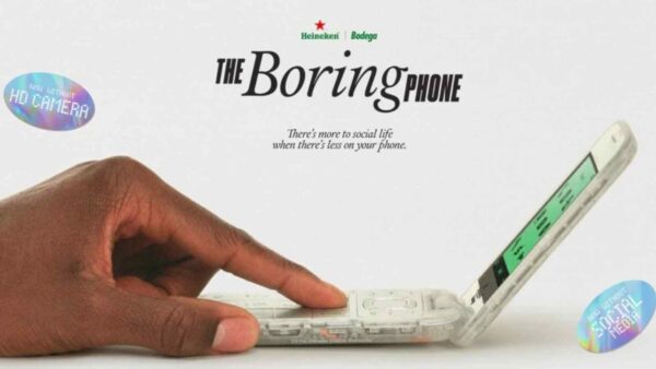 Uno telefono a dir poco originale il Boring Phone, con un sapore vintage