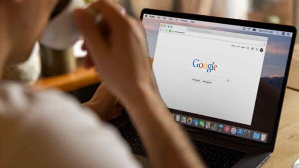 Come Google abbia deciso di rimuovere gradualmente i cookie di terze parti dal suo browser web Chrome