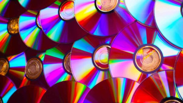 I supporti fisici come quelli dei DVD sono sempre meno usati, e quindi meno venduti