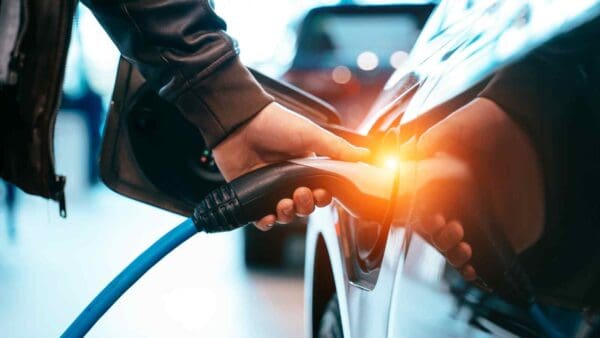 La necessità di batterie più leggere per un passaggio davvero sostenibile all'elettrico, secondo Tavares
