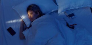 La privazione del sonno comporta numerose conseguenze negative, tra cui la percezione distorta dell'età