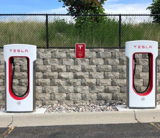 Tesla: nuovo piano annuale per i Supercharger