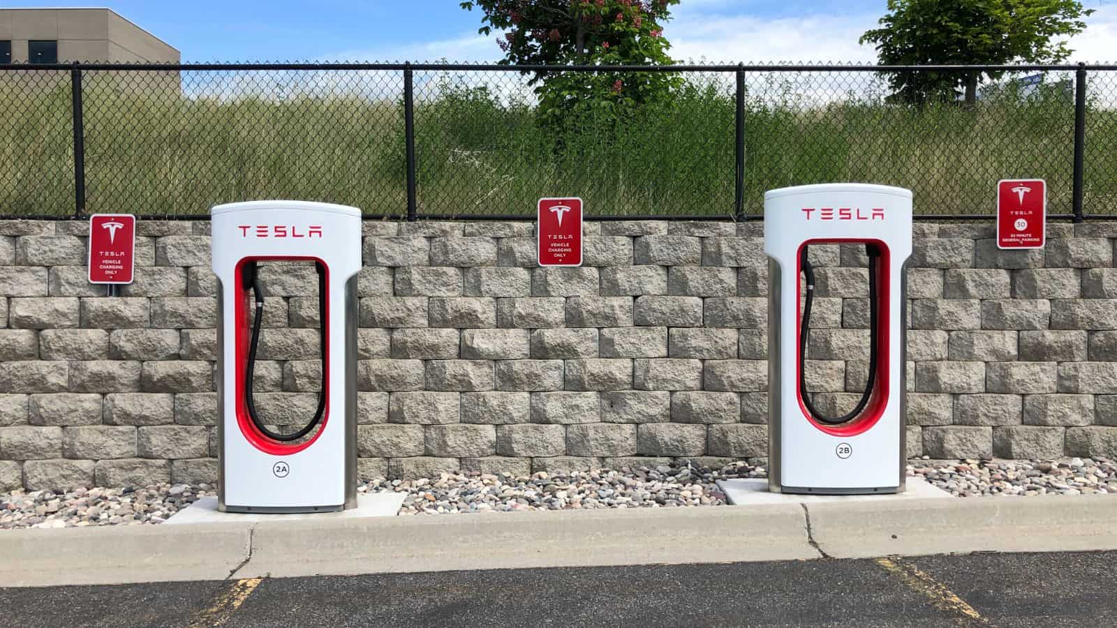 Tesla: nuovo piano annuale per i Supercharger 