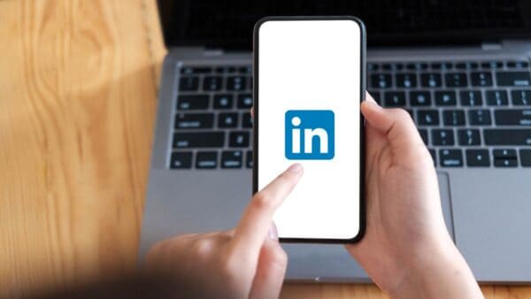 LinkedIn: esiste un modo per spiare i profili?