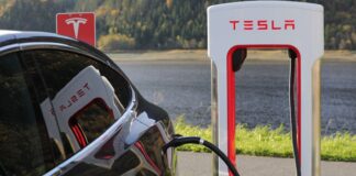 Tesla: nuove tariffe per la ricarica ai supercharger