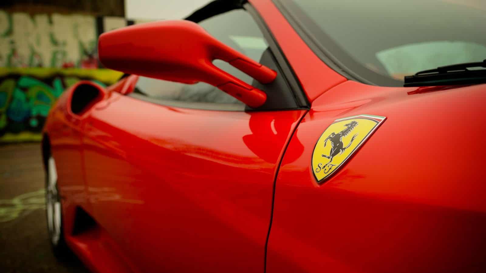 Ferrari continua a puntare sui veicoli termici 