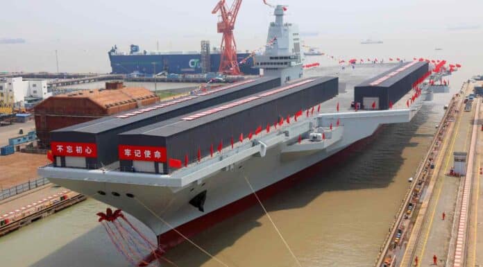 La Fujian della flotta navale cinese in tutta la sua grandezza