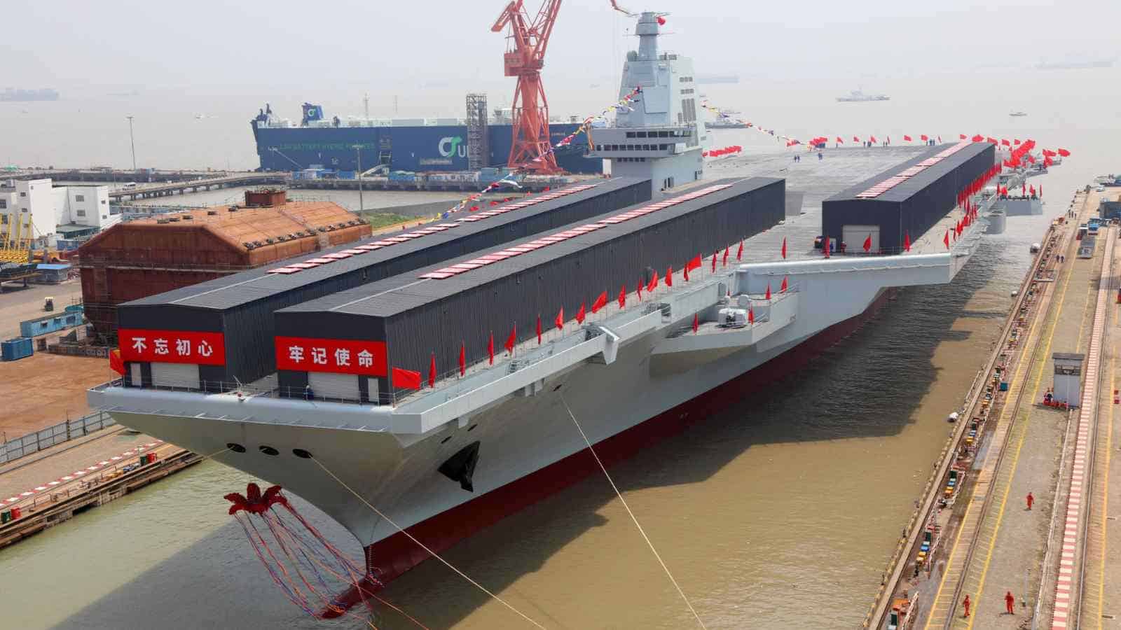 La Fujian della flotta navale cinese  in tutta la sua grandezza