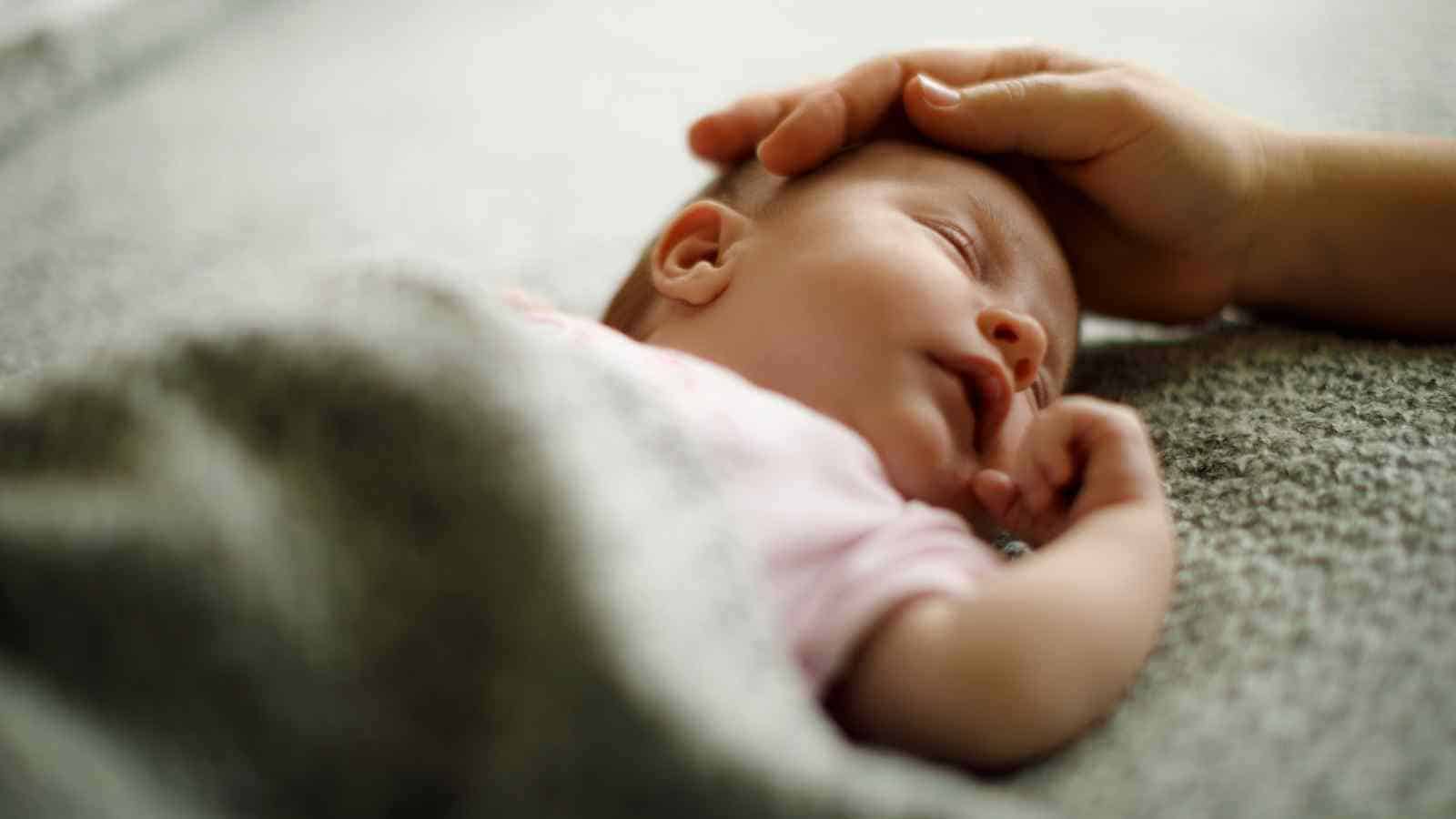Il buon odore dei neonati cambia con l’adolescenza, ecco perché