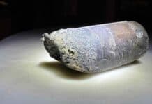 Ritrovarsi un pezzo dell’ISS dentro casa: ecco com’è successo Il pezzo di batteria esausto dell'ISS che un signore americano si è ritrovato dentro casa