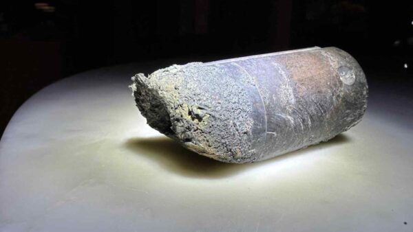Il pezzo di batteria esausto dell'ISS che un signore americano si è ritrovato dentro casa