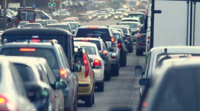 Il traffico ci fa perdere ore preziose della nostra vita e peggiora la qualità dell'ambiente