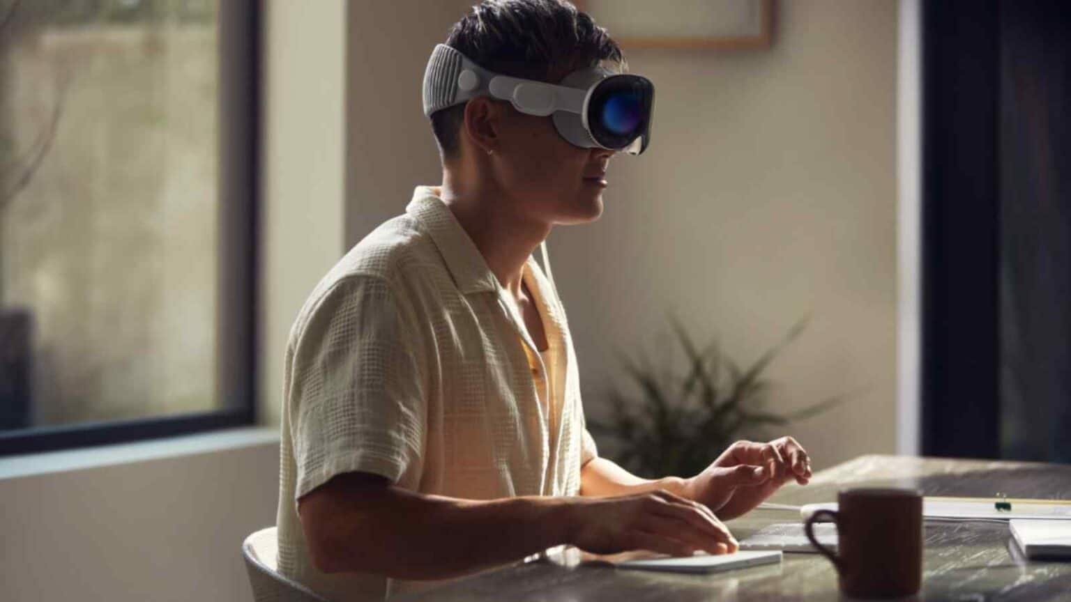 il nuovo Vision Pro di Apple ha lasciato l'amaro in bocca a qualche utente, che ha riscontrato grossi fastidi fisici
