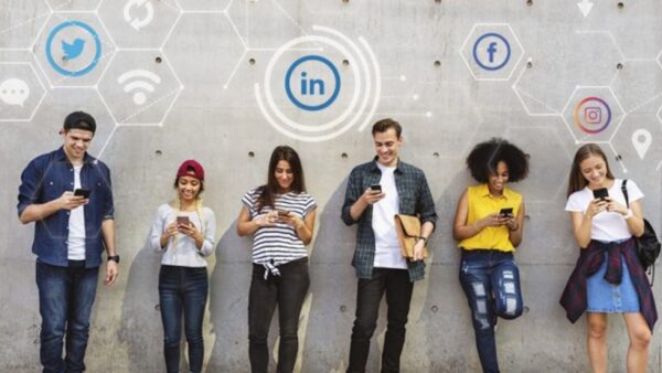 Social network, il Governo propone il divieto per i minori di 16 anni