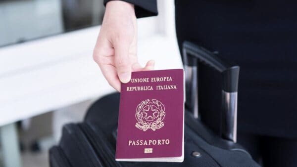 Passaporto alle Poste, da luglio arriva la procedura in Italia