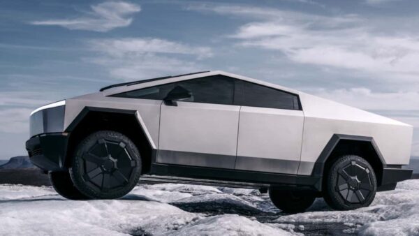 Tesla Cybertruck: arriva già un nuovo aggiornamento software