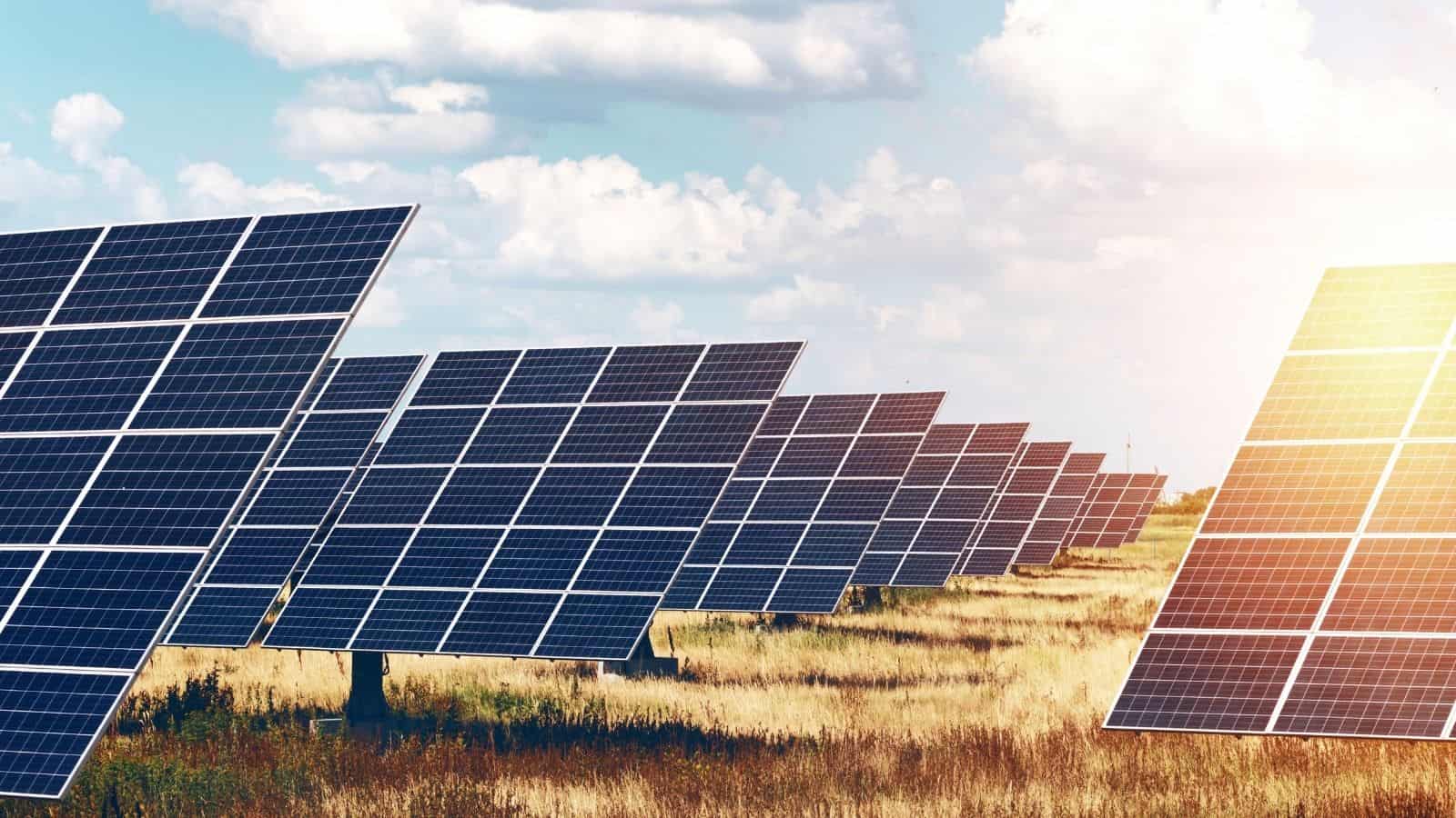 Energia pulita per tutelare le famiglie: nasce il primo parco solare