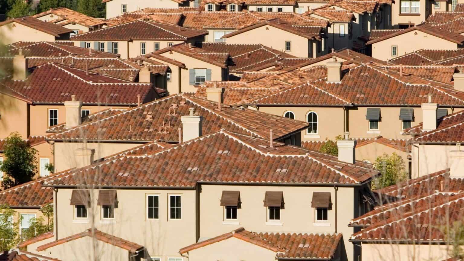 Pannelli solari in "terracotta": armonia tra storia e sostenibilità energetica