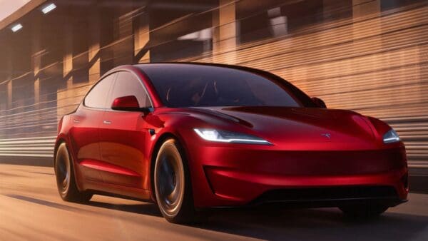 Tesla Model 3 Performance: in 3 settimane il costo sale due volte