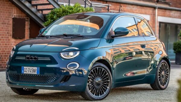 Arriva la Fiat 500 Ibrida: Stellantis vuole produrre 1 milione di auto