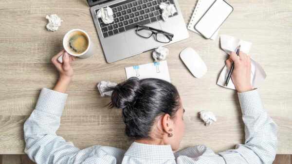 Diventano sempre più comuni i casi di burnout dei lavoratori nel settore dell'IA, sottoposti a pressioni incredibili
