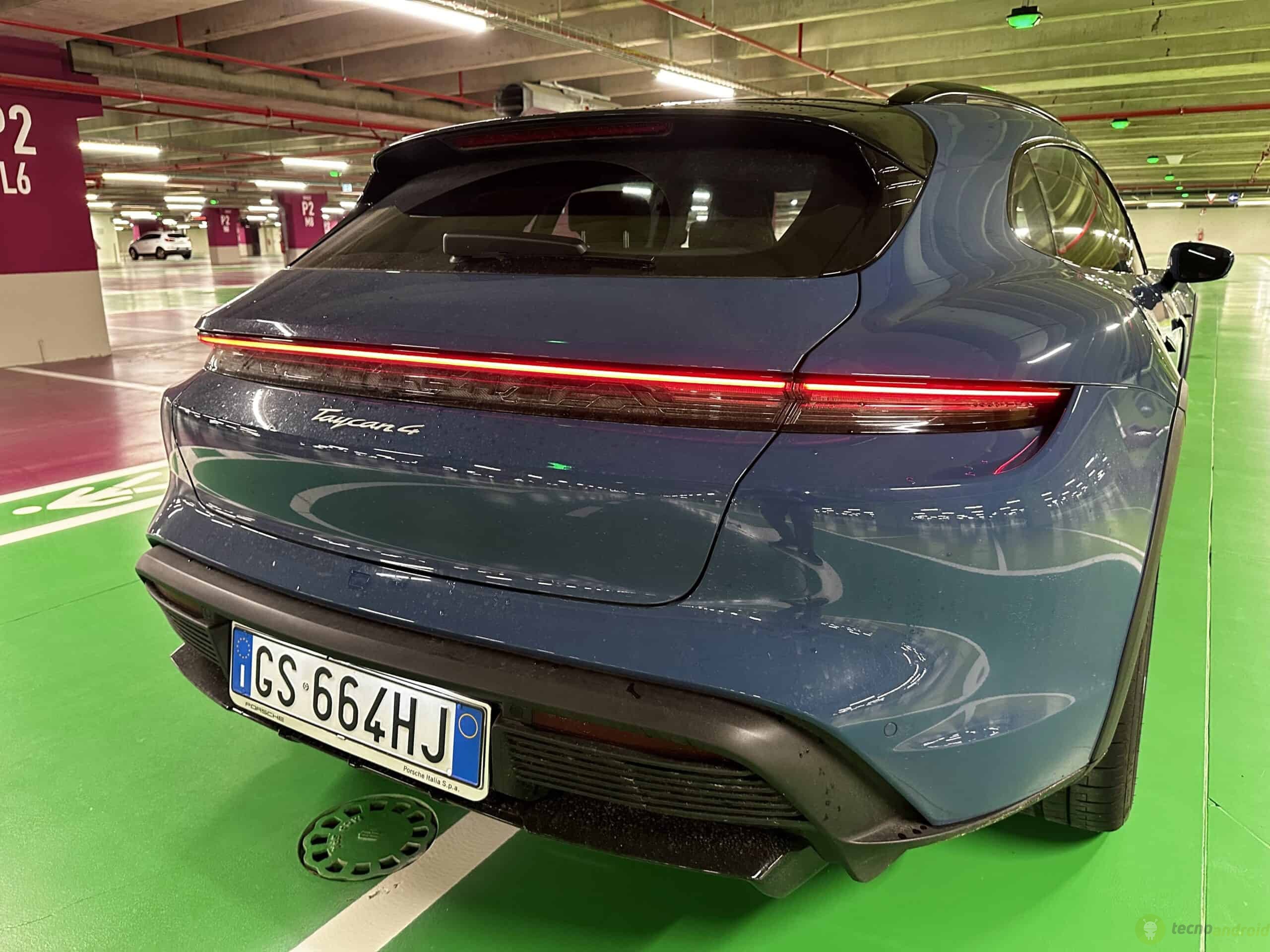 Porsche Taycan 4 Cross Turismo (14)