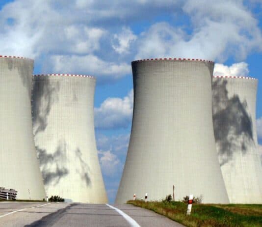 Energia nucleare, nuovo utilizzo per estrarre il petrolio