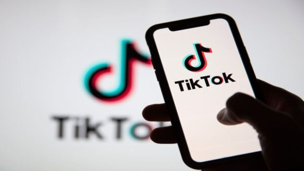 TikTok attacco verso l'intelligenza artificiale