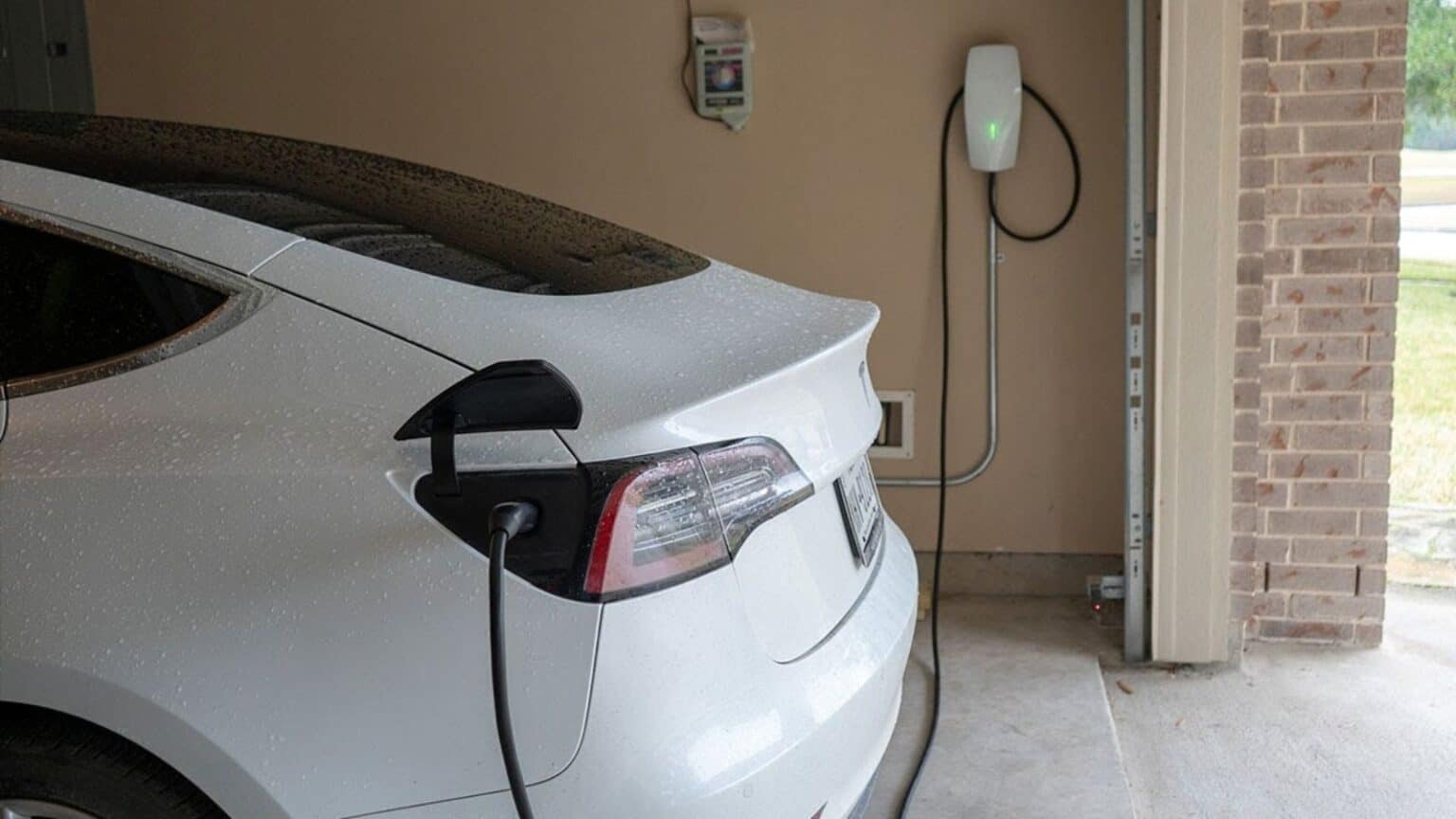 Tesla, per il Wall Connector arriva la gestione dinamica dell'energia