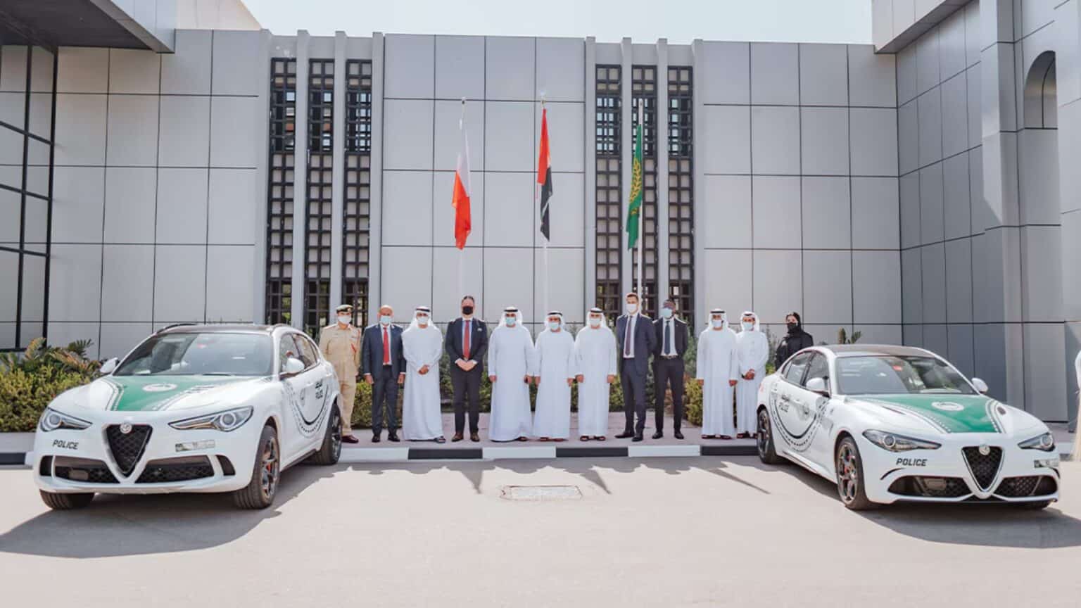 La polizia di Dubai compra due incredibili auto italiane