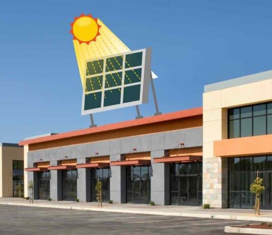 Pannelli solari sopra i tetti dei centri commerciali per un'energia ancora più verde