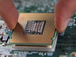 Qualcomm e Intel dovranno interrompere i loro affari con Huawei, i cui chip sono stati messi al bando dal governo degli Stati Uniti