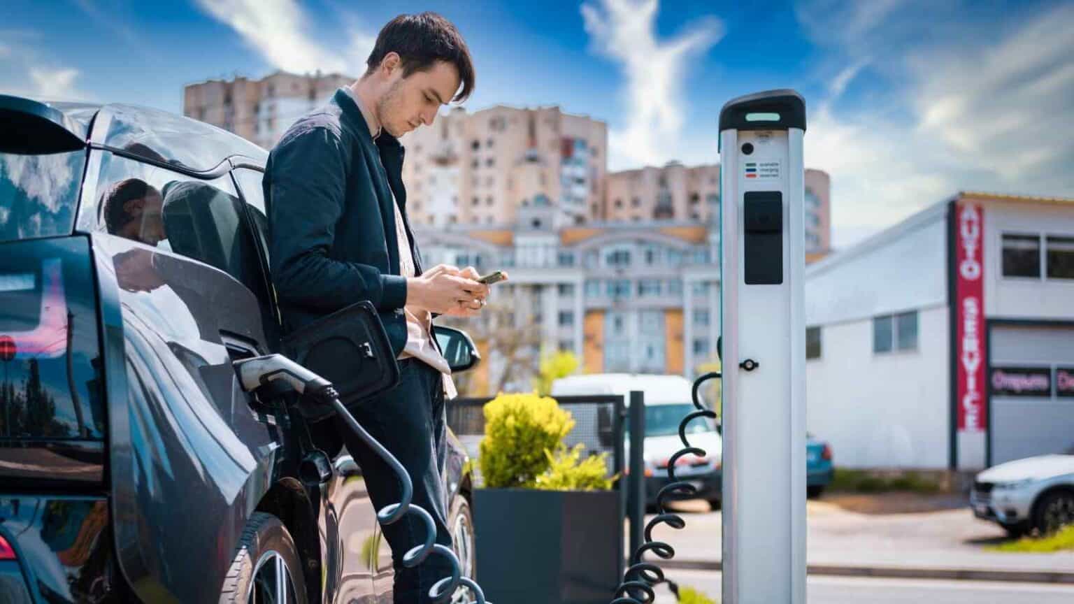 Le previsioni danno le auto elettriche come future leader del mercato automobilistico