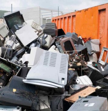 La tecnologia aiuta l'uomo a vivere meglio, ma può essere un problema serio quando si trasforma in e-waste