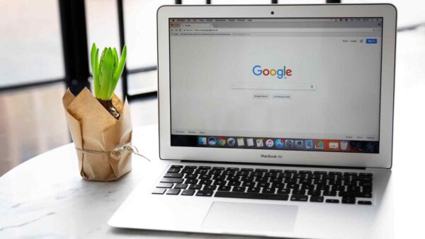 Google paga il privilegio di essere la prima scelta sul browser dell'iPhone e di Apple grazie al pagamento di miliardi di dollari