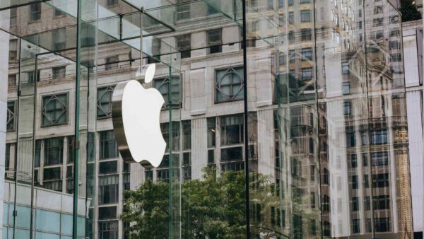 Apple ha deciso di essere più indipendente e di usare chip per l'IA di propria produzione