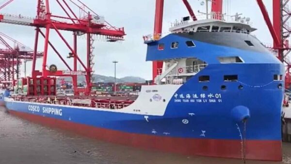 La Green Water 01 è un'immensa nave alimentata esclusivamente ad elettricità, che permetterà alla Cina di esportare le sue auto