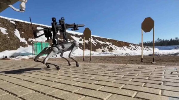 I robodog che avevamo conosciuto in maniera pacifica, assumono ora un aspetto inquietante con un fucile sulla schiena