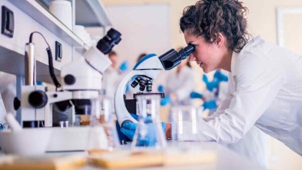 Grazie all'intelligenza artificiale del progetto AlphaFold 3 si potranno studiate meglio le biomolecole e cercare nuove cure