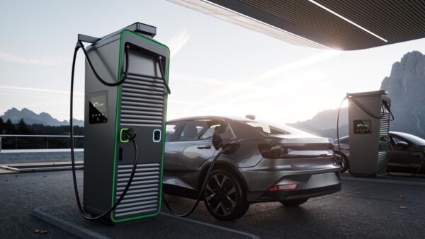 Mercedes svolta negli USA: accordo con Alpitronic per la rete di ricarica