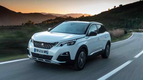 La Peugeot stupisce tutti presentando la sua 3005 Plug-in Hybrid con un prezzo molto vicino alla sorella completamente elettrica.