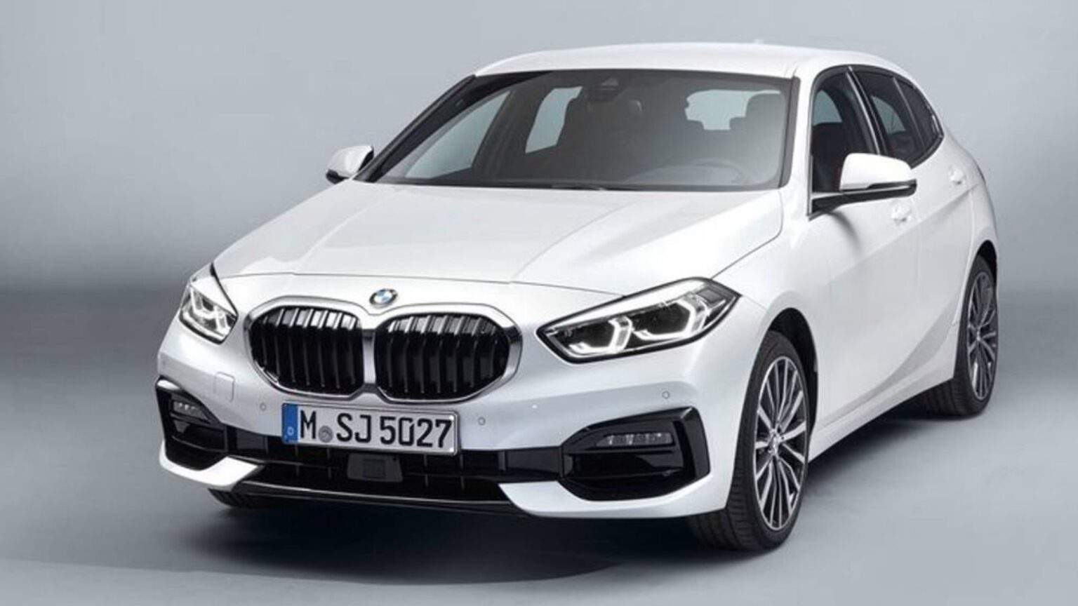 BMW Serie 1 2025: svelato il nuovo look dopo il restyling