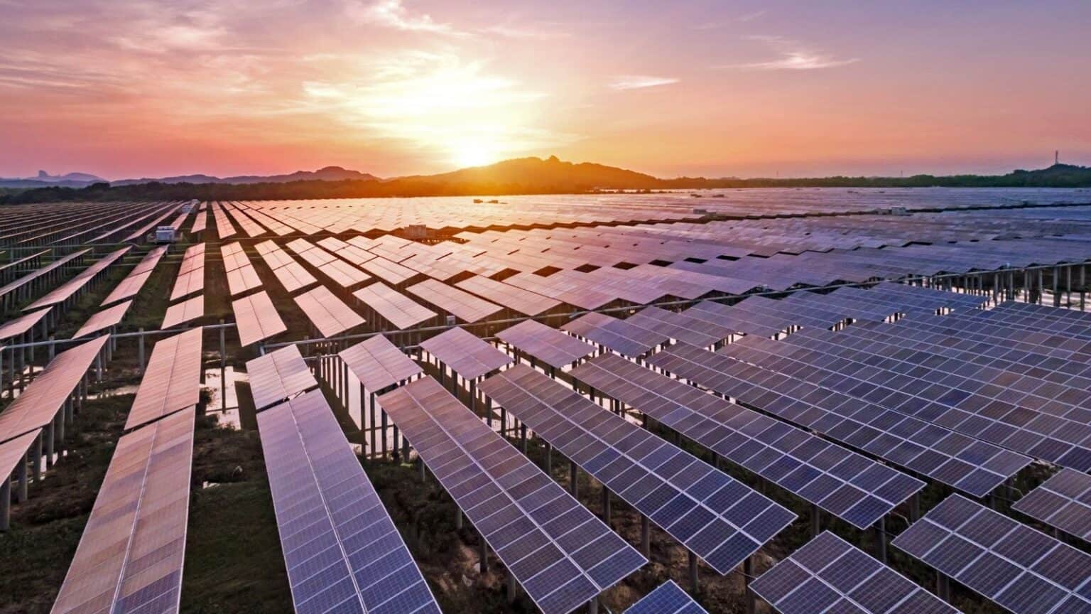 Crescono gli impianti fotovoltaici: paura per la saturazione della rete elettrica