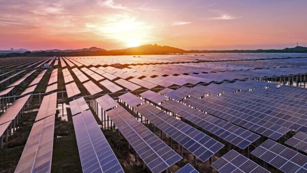 Crescono gli impianti fotovoltaici: paura per la saturazione della rete elettrica