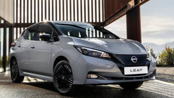 Nissan si concentra su auto elettriche e ibride: stop ai motori termici