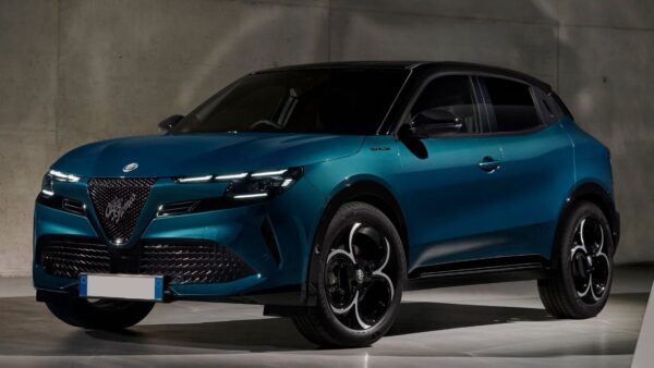 Alfa Romeo Junior Elettrica: l'auto è pronta per le prove su strada