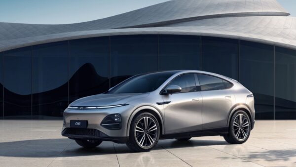 Il CEO di Xpeng testa il Full Self Driving di Tesla per studiare la concorrenza